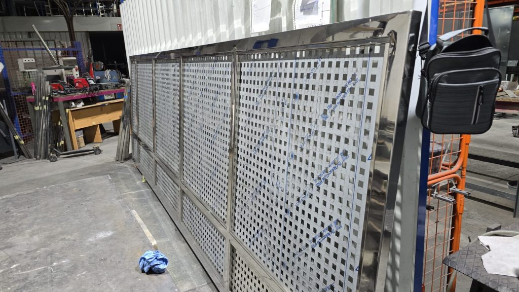 Instalación de Puerta Automáticas La Marina